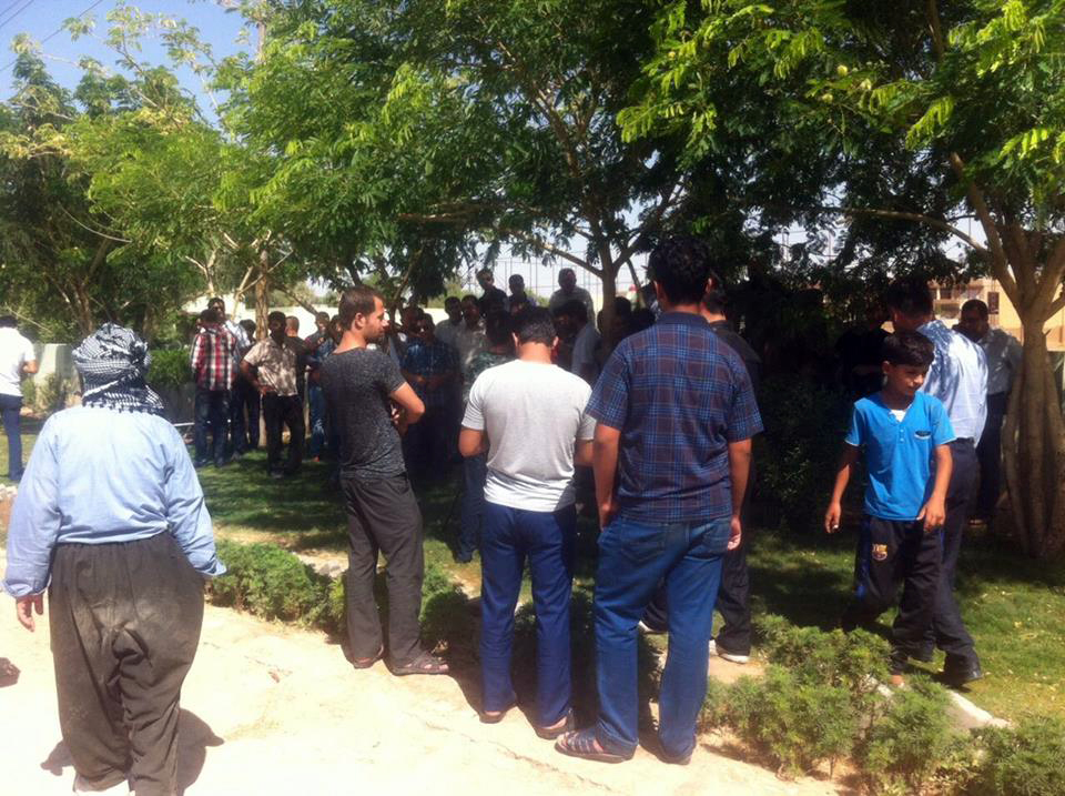 بە وێنە..مامۆستا و فەرمانبەرانی گەرمیان خۆپێشاندان دەكەن